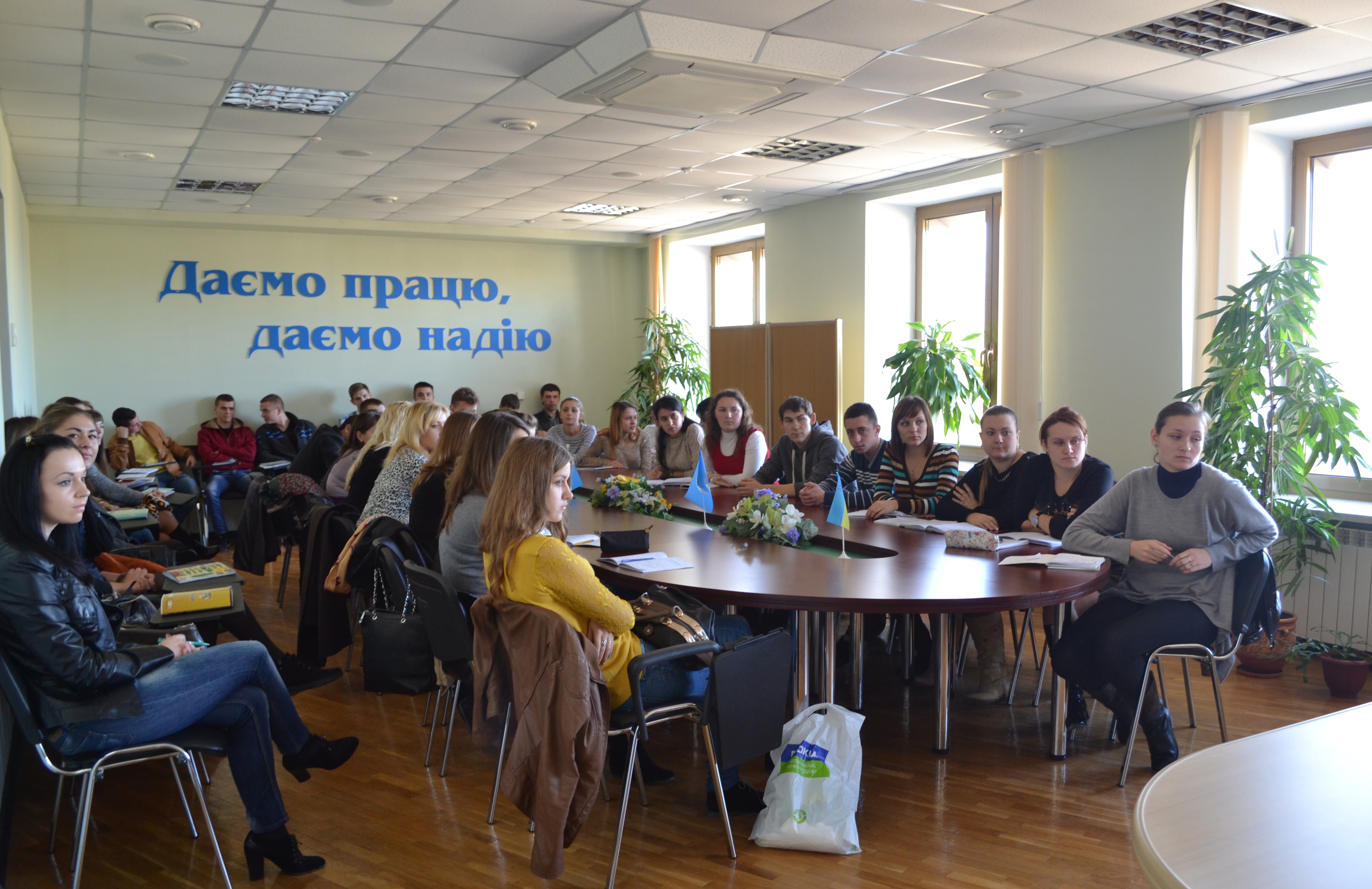 У Ізяславському районному центрі зайнятості відбувся День відкритих дверей для 18 майбутніх випускників Михлянської ЗОШ